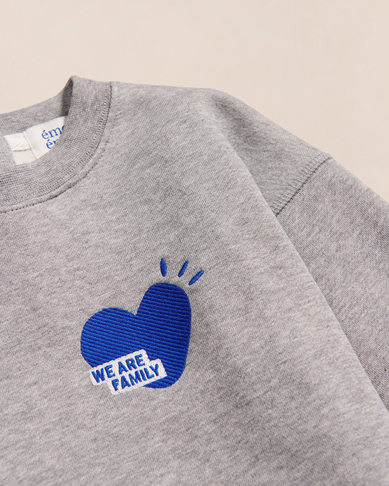 Le sweat We are family enfant en coton bio - gris chiné – émoi émoi