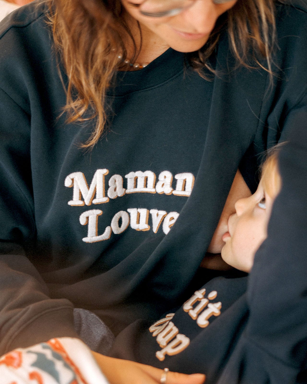 ASOS DESIGN Maternity - Mama - Sweat-shirt d'allaitement avec bouton sur le  côté et slogan - Noir