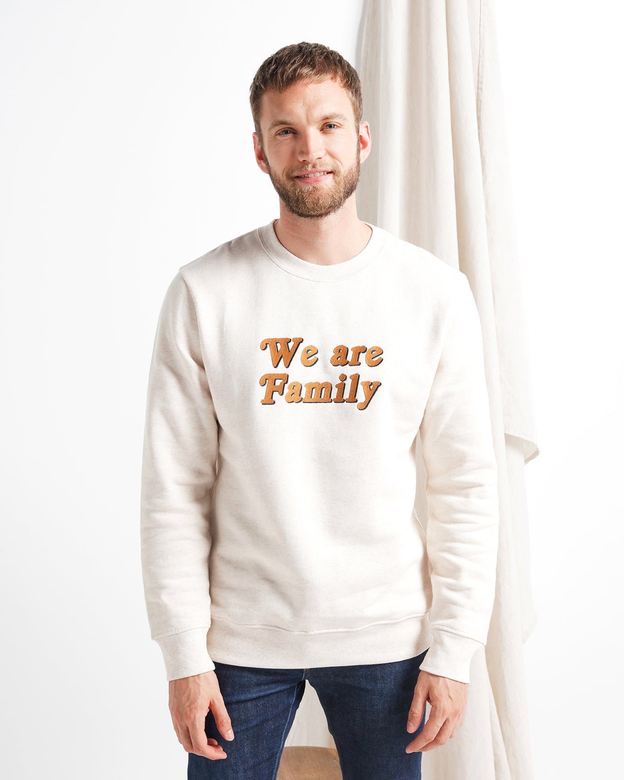 Le sweat We are family homme en coton bio - beige chiné – émoi émoi