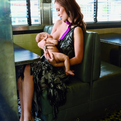 Olivia Wilde immortalisée en train d’allaiter son fils
