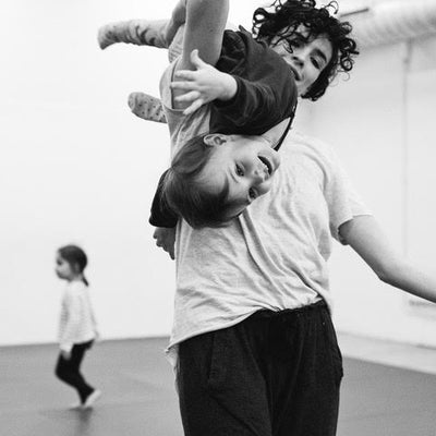 Danser avec son enfant : La méthode géniale de Contakids.