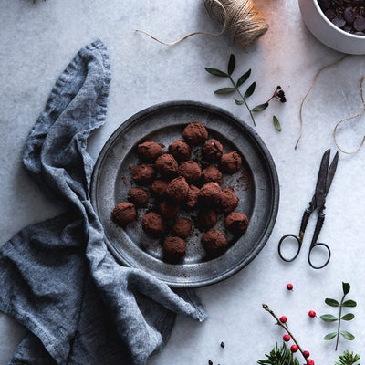 Recette de Noël : les truffes en chocolat, praliné et miel de Carnets Parisiens
