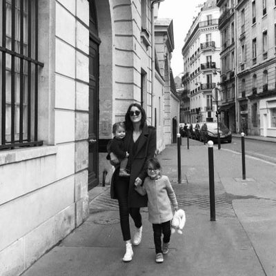 La garde-robe capsule, l’alliée des mamans pressées.