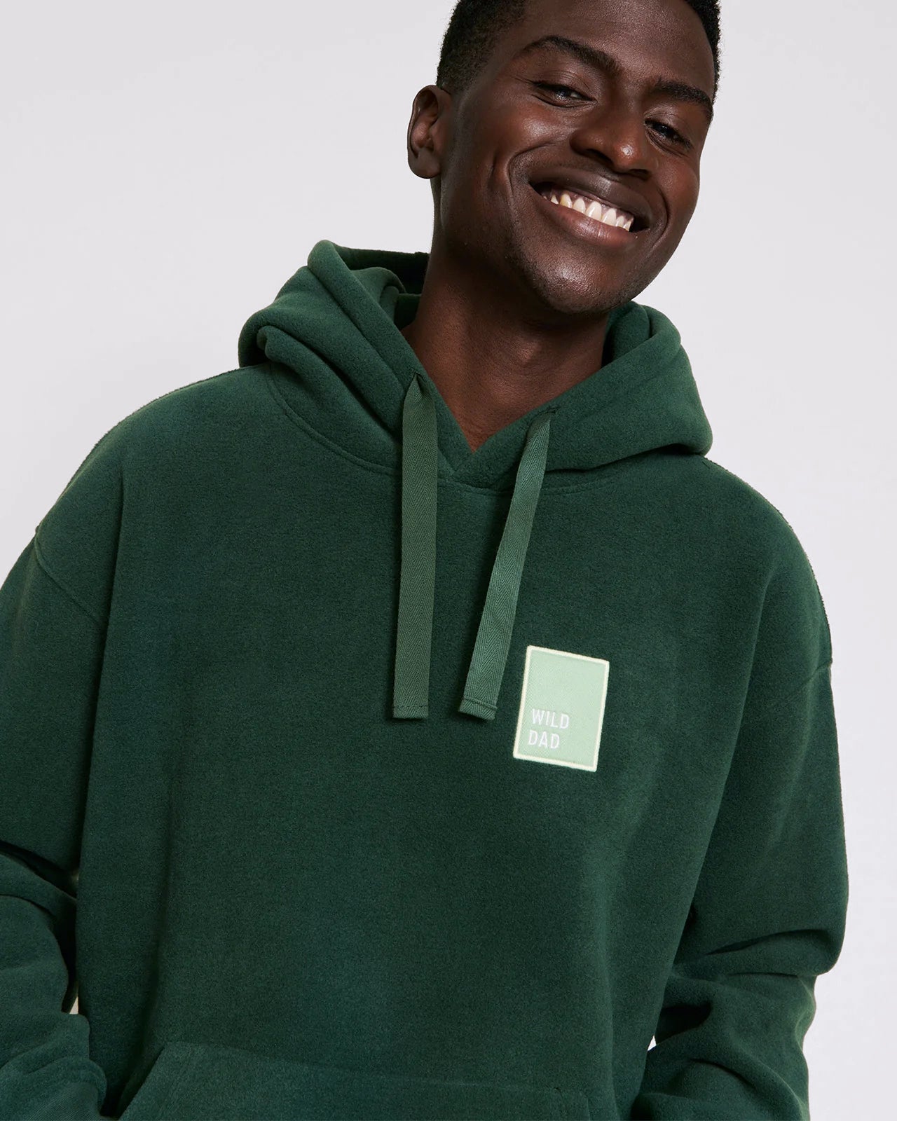 Le hoodie Wild dad en polaire recyclée - vert nuit