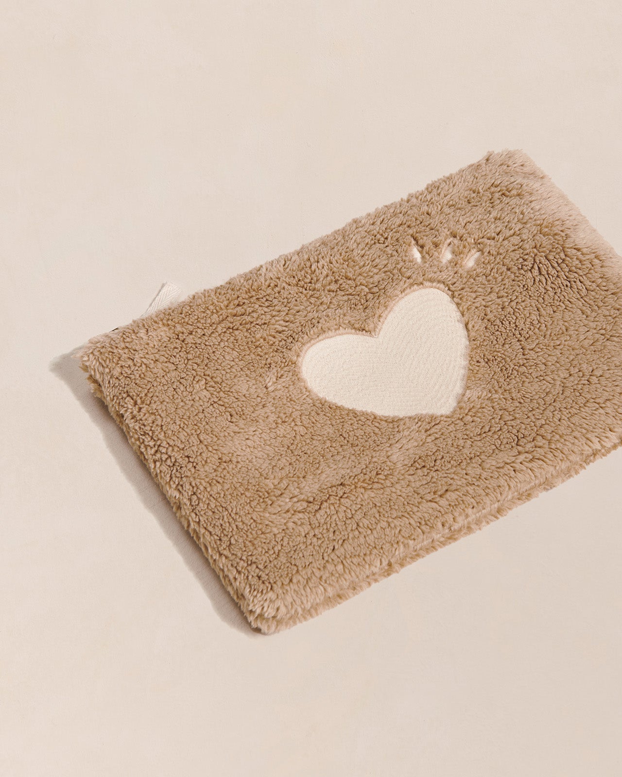 La pochette Cœur en moumoute - beige