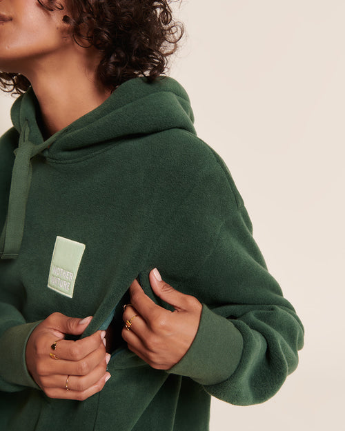 Le hoodie d'allaitement Mother nature en polaire recyclée - vert nuit - émoi émoi   - 1 