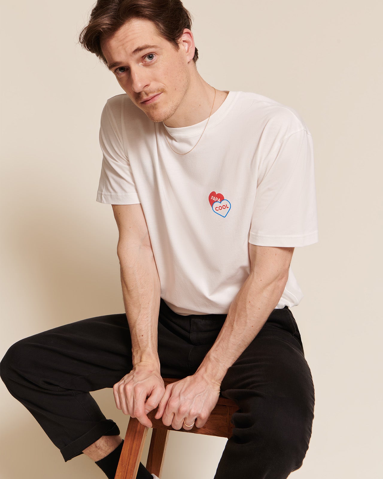 Le t-shirt Papa cool 2 cœurs en coton bio - blanc