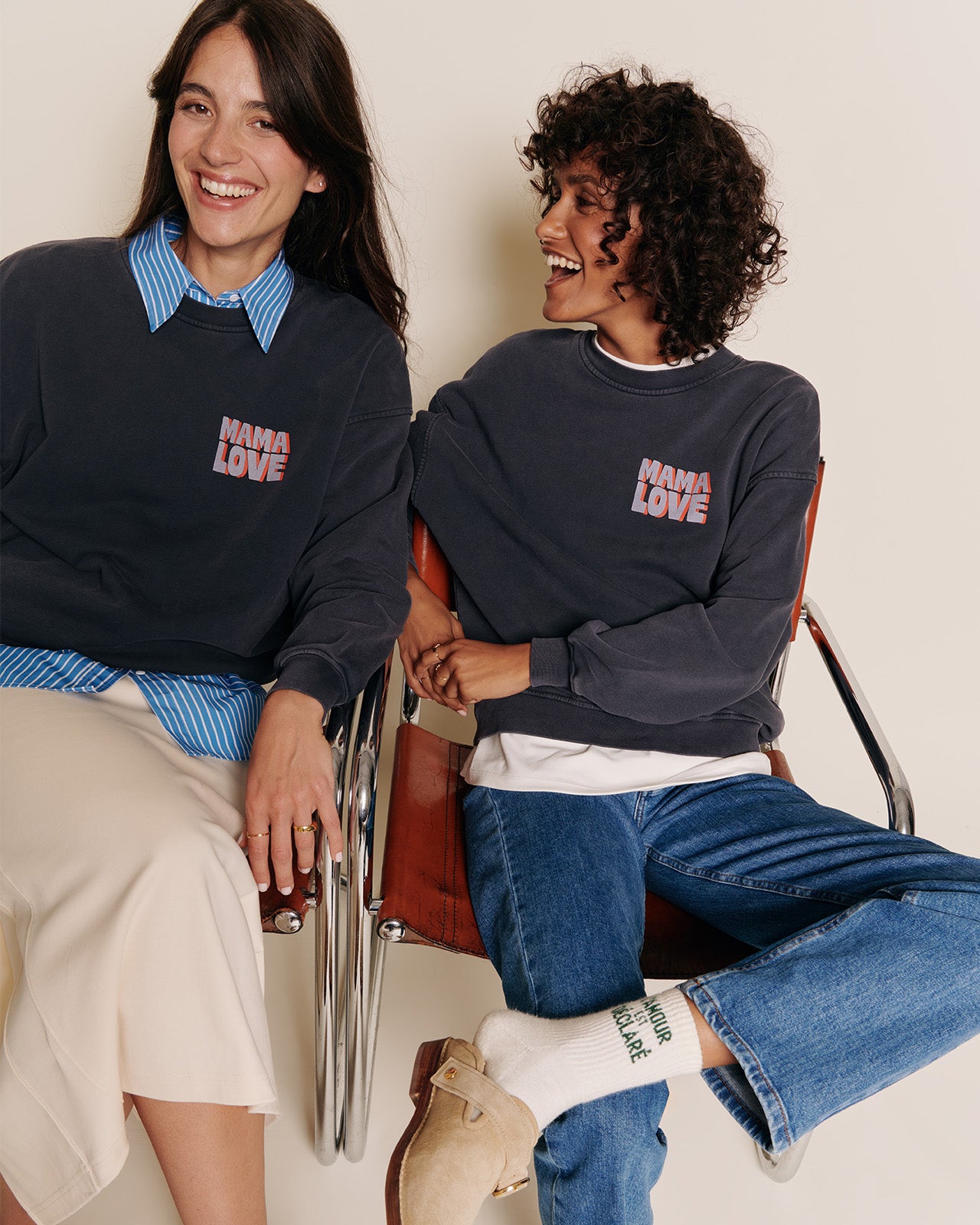 Le sweat Mama love en coton bio - garment dye stone washed