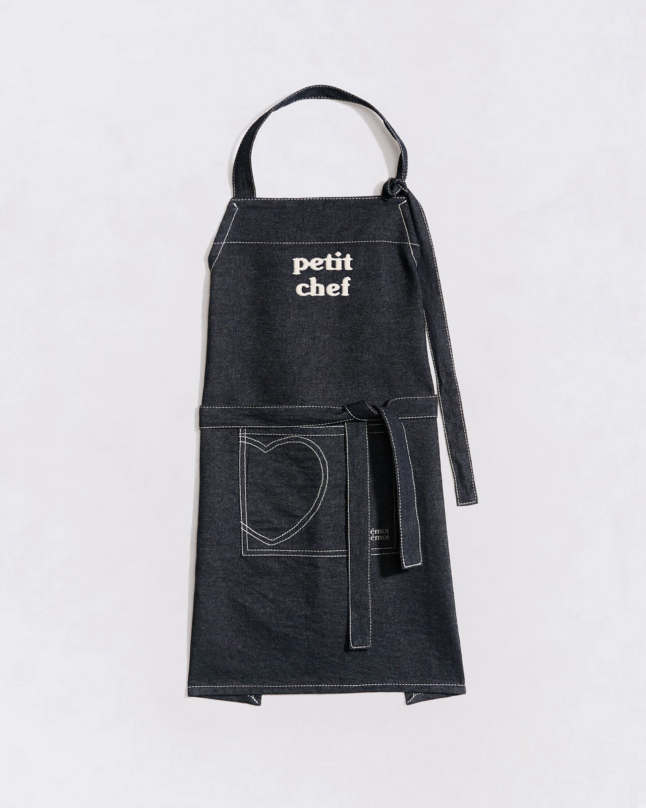 Le tablier brodé Petit chef - denim brut