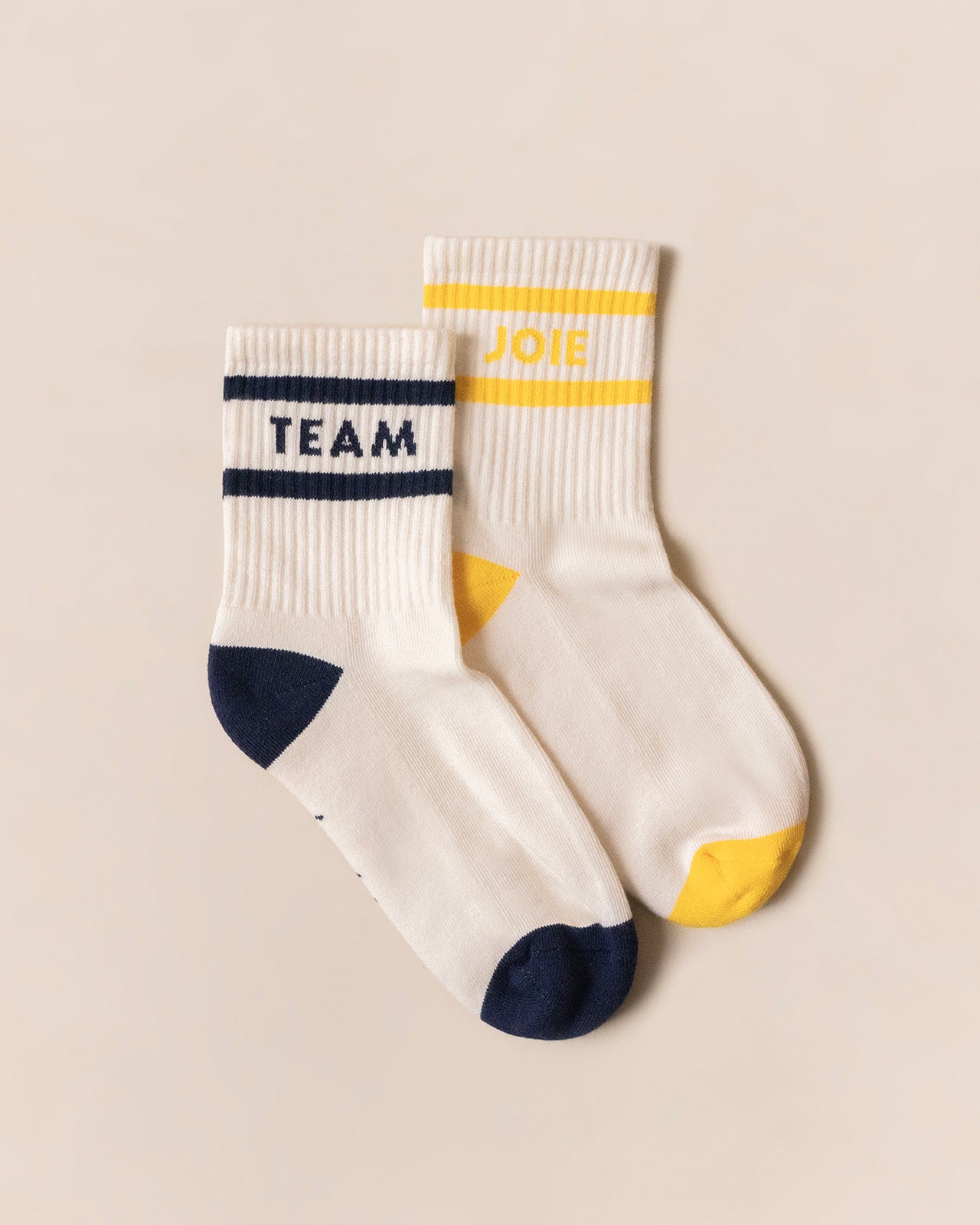 Les chaussettes Team Joie x Collab Café Joyeux