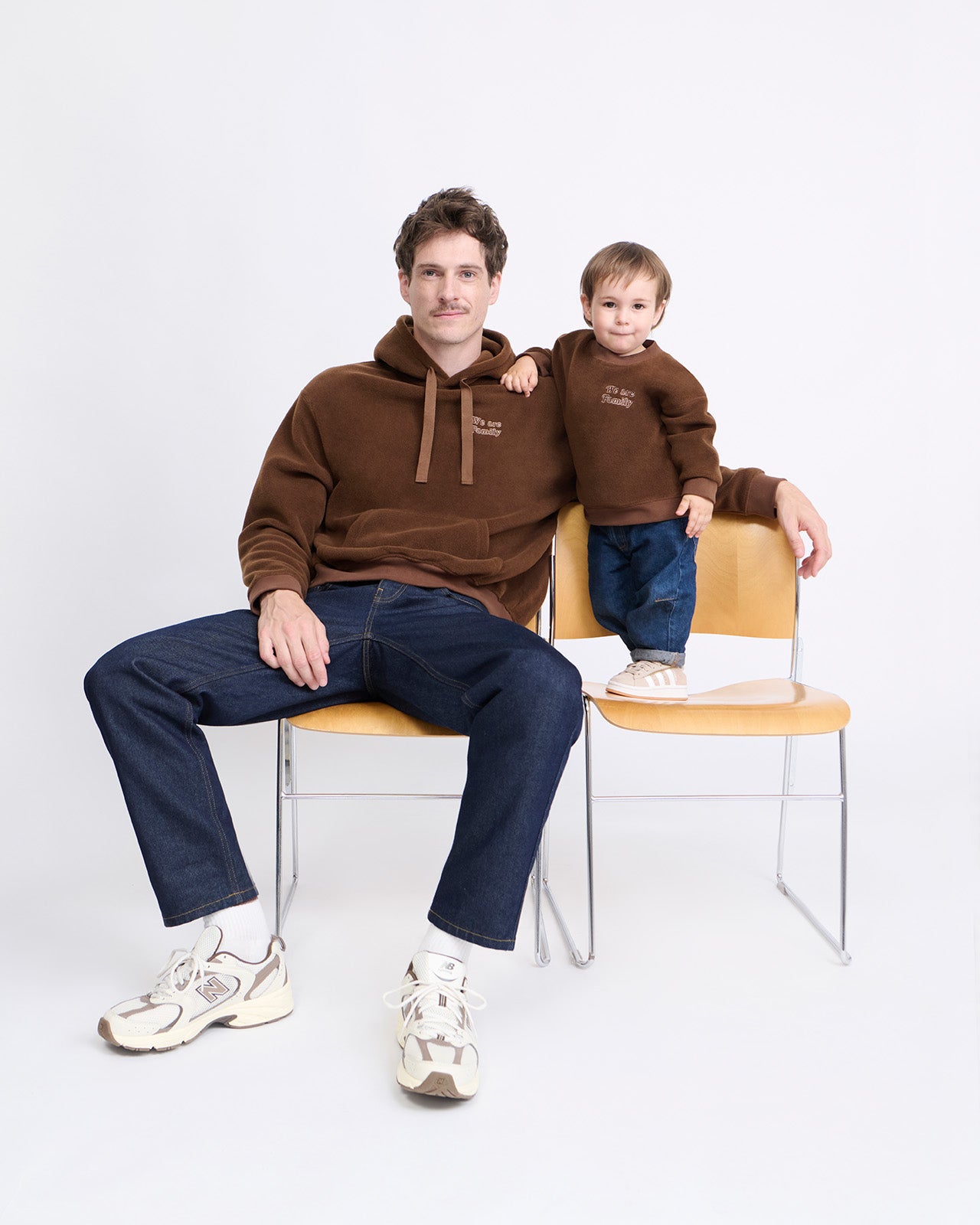 Le duo de sweats We are family en polaire recyclée - chocolat