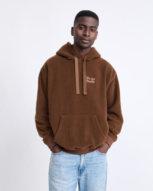 Le hoodie We are family adulte en polaire recyclée - chocolat - émoi émoi   - 2 