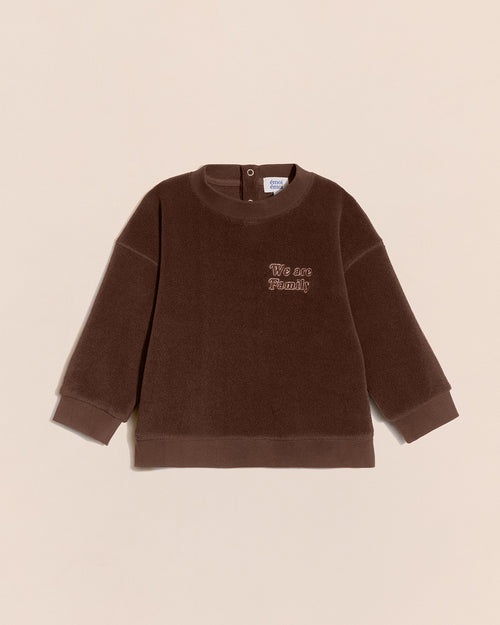 Le sweat We are family enfant en polaire recyclée - chocolat - émoi émoi   - 1 