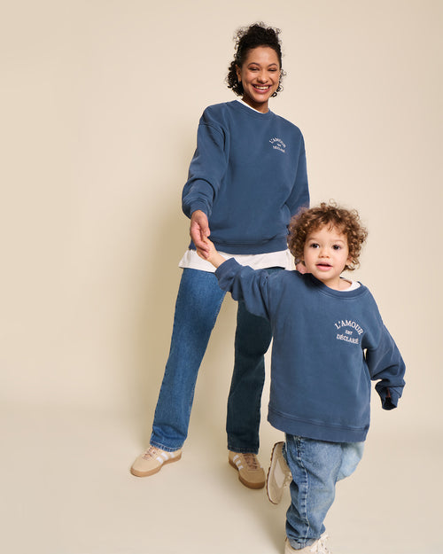 Le duo de sweats L'amour est déclaré femme et enfant - garment dye bleu - émoi émoi   - 2 
