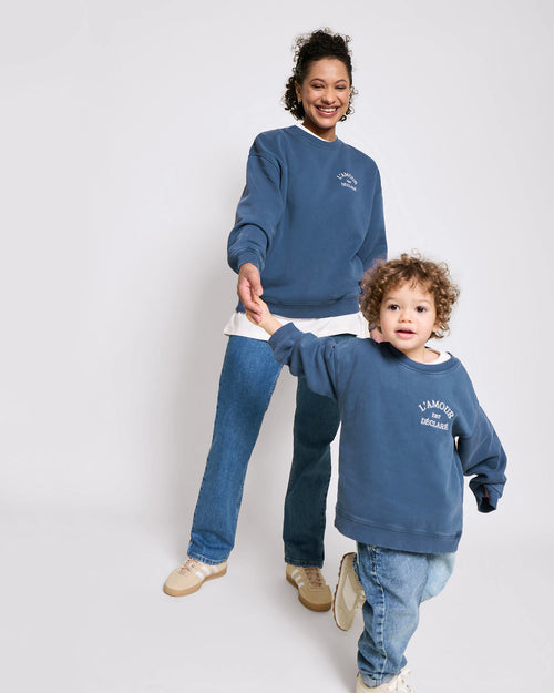 Le sweat L'amour est déclaré enfant - garment dye bleu - émoi émoi   - 4 
