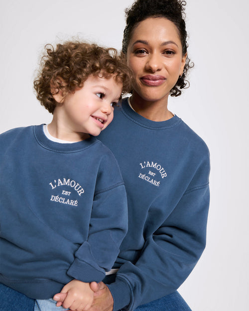 Le sweat L'amour est déclaré enfant - garment dye bleu - émoi émoi   - 2 