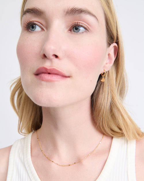 Le collier en maille Coeurs doré à l'or fin recyclé 18 carats - émoi émoi   - 1 