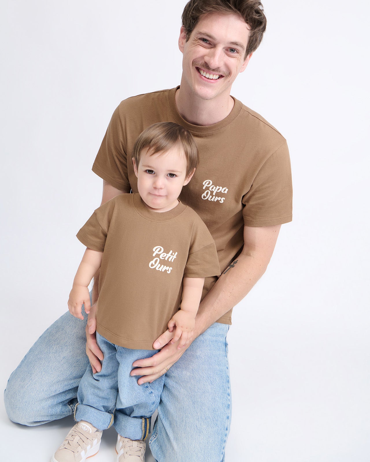 Le duo de t-shirts Papa x Petit ours en coton bio - café