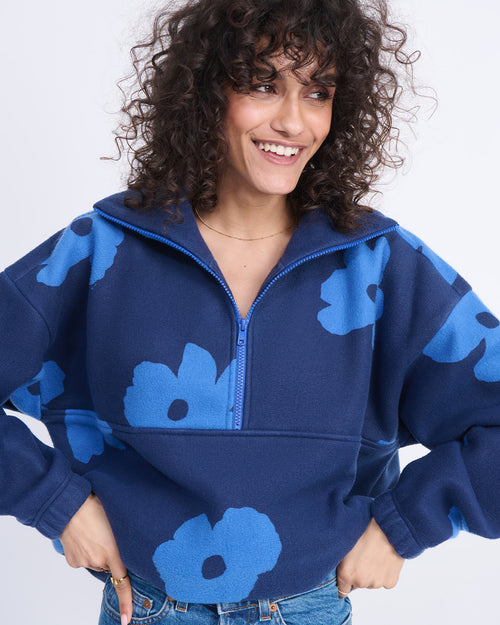 Le sweat Sven en polaire recyclée - Fleurs bleues - émoi émoi   - 2 