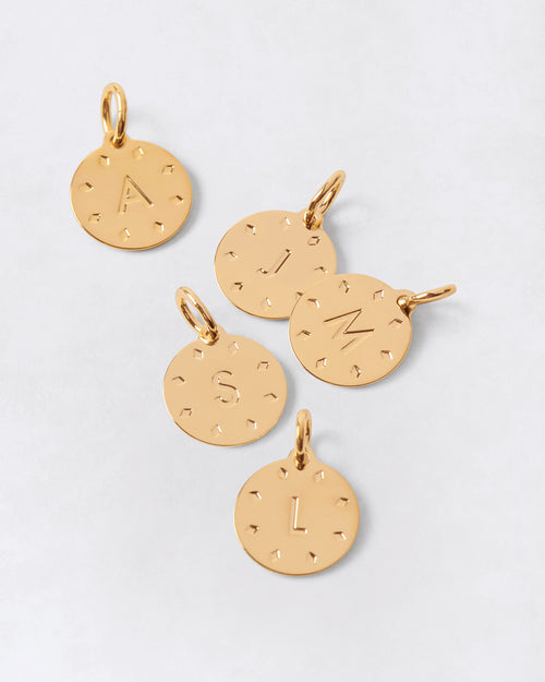 La médaille Initiale - dorée à l'or fin 24 carats - 10mm - émoi émoi   - 1 