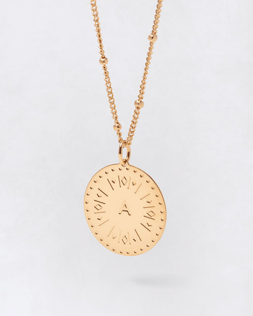 La médaille Initiale - dorée à l'or fin 24 carats - 20mm - émoi émoi   - 1 