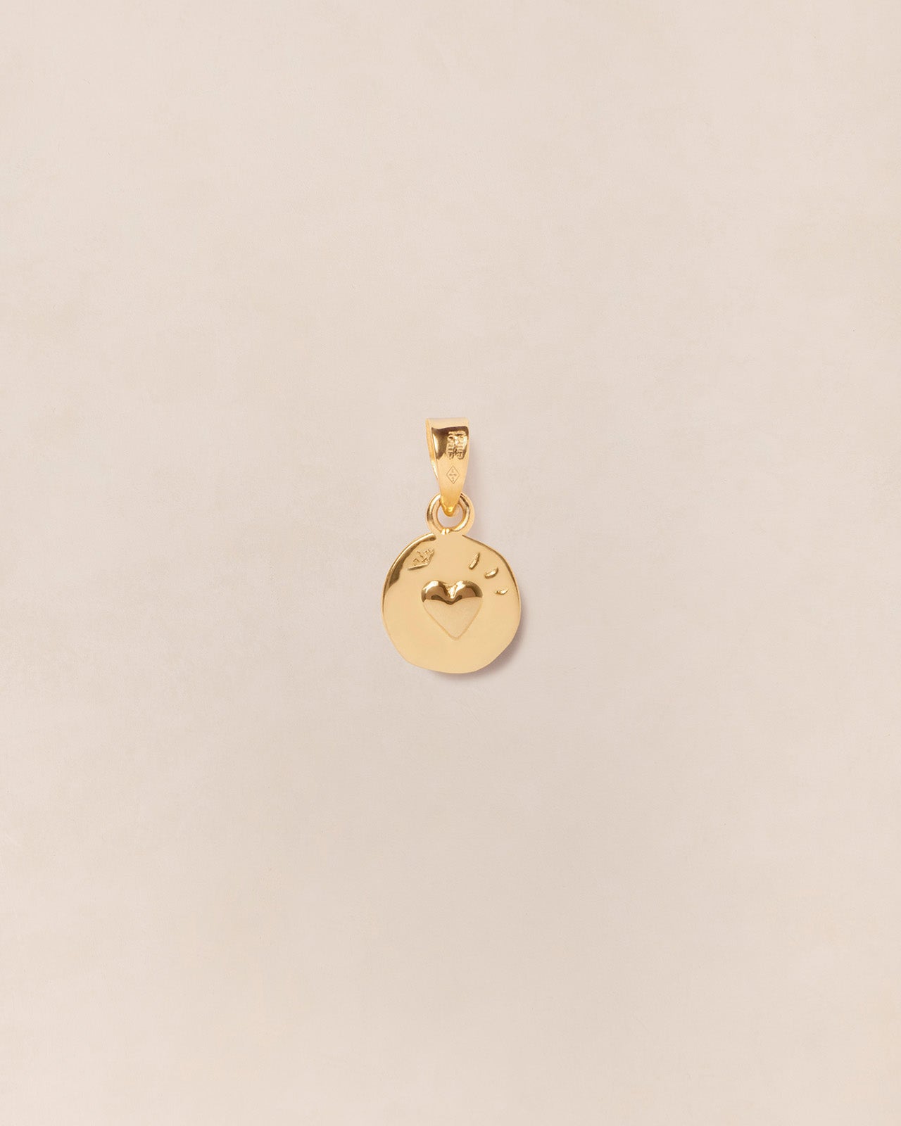 La médaille Initiale précieuse seule En plein cœur - en vermeil - 10mm