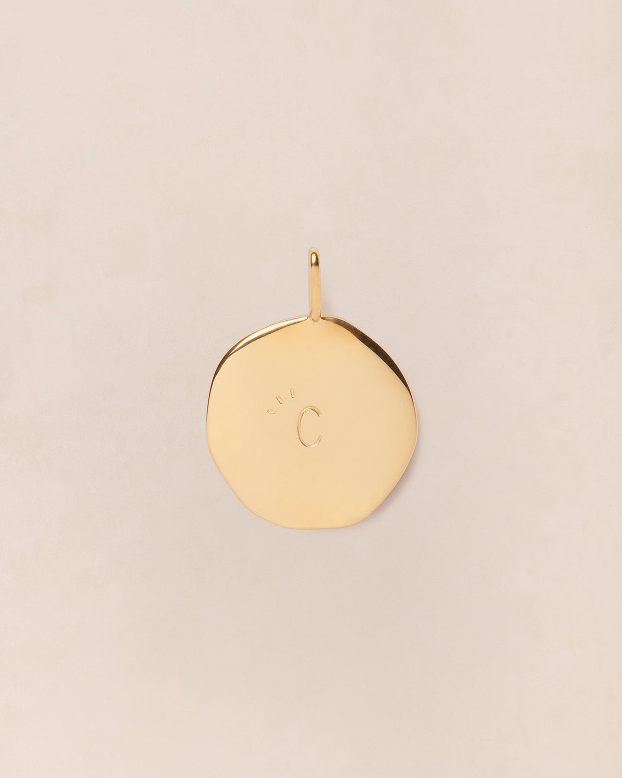 La médaille précieuse seule initiale en vermeil - 17mm