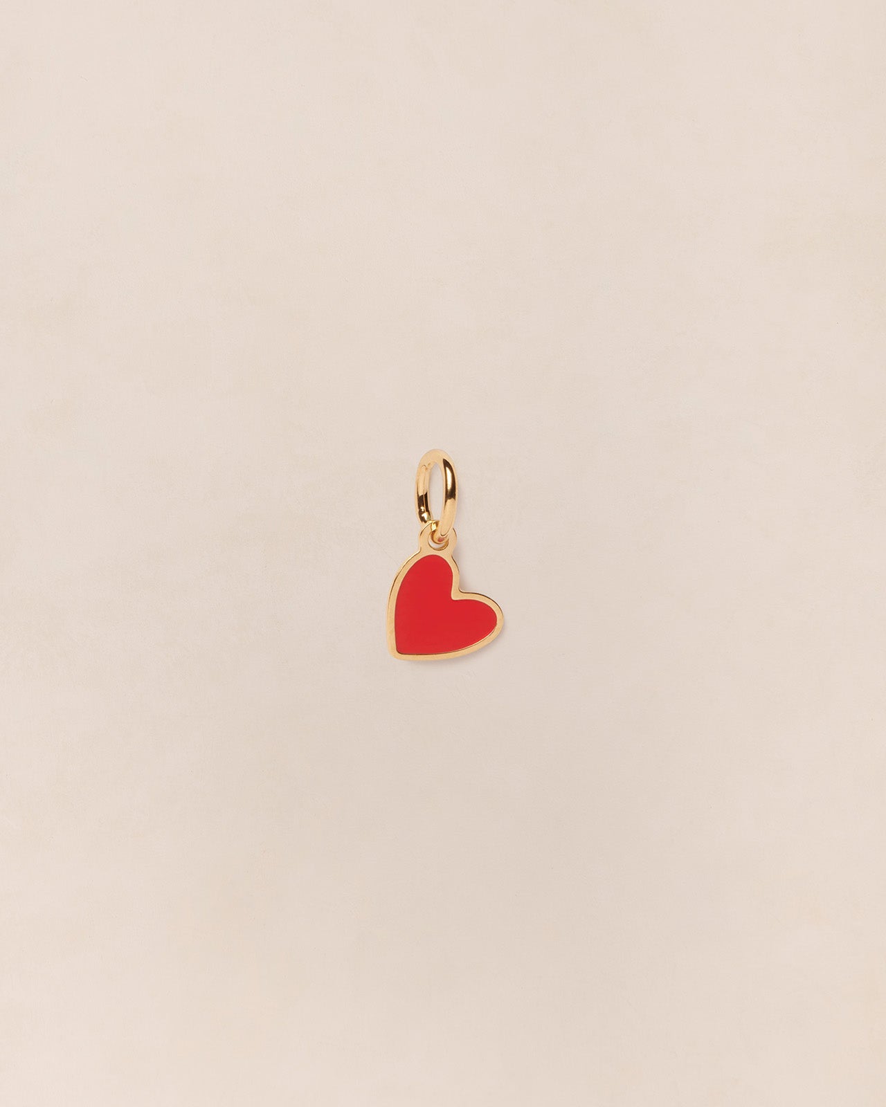 La médaille Manon petit cœur rouge - dorée à l