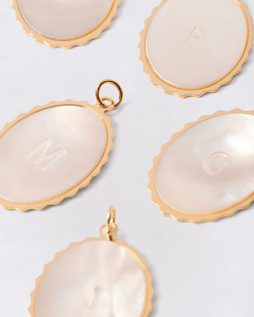 La médaille initiale Madeleine - nacre - 22mm - émoi émoi   - 4 