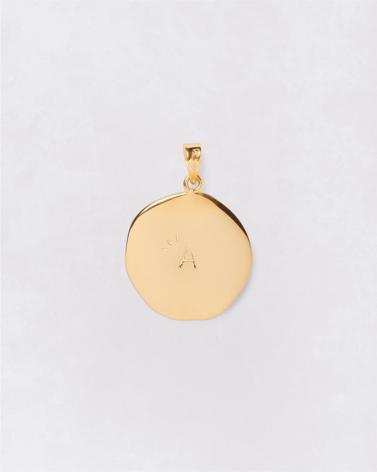 La médaille précieuse seule initiale en vermeil - 17mm
