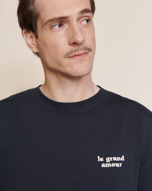 Le t-shirt Le grand amour homme en coton bio - charbon - émoi émoi   - 1 