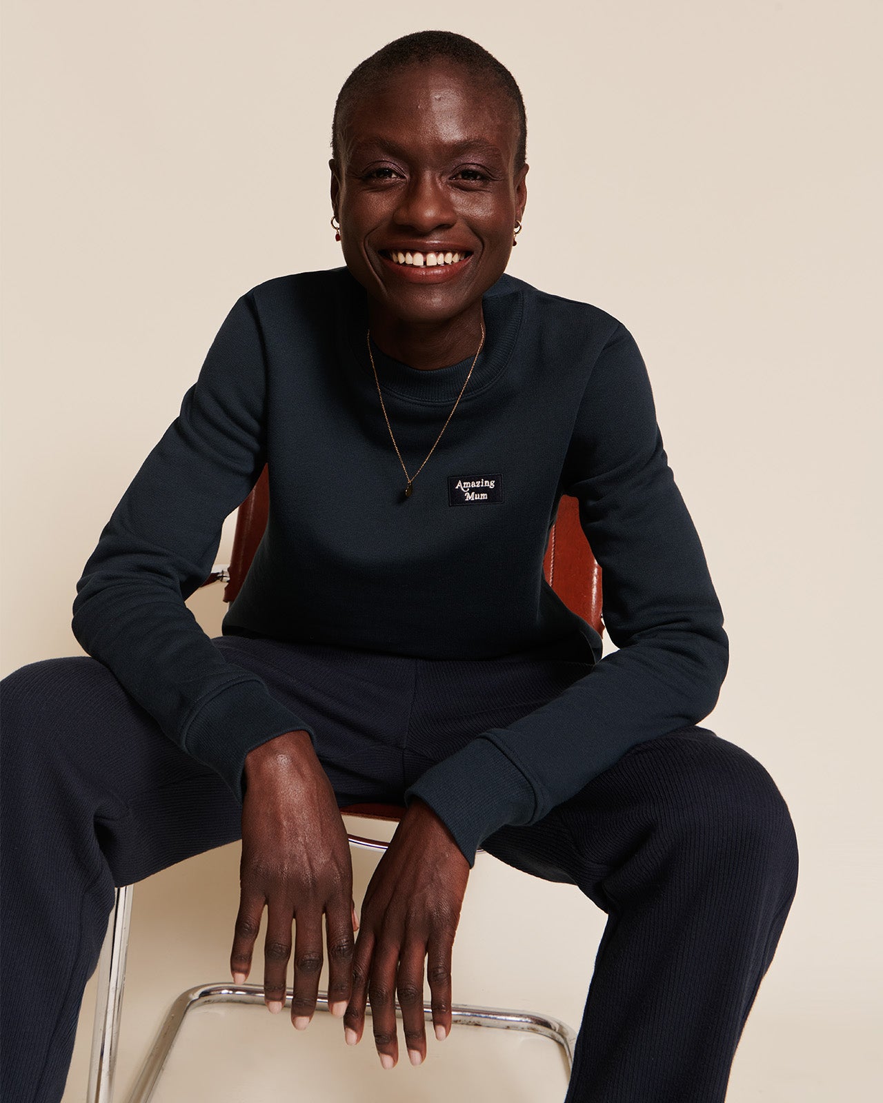 Le sweat mini patch Amazing mum en coton bio - charbon