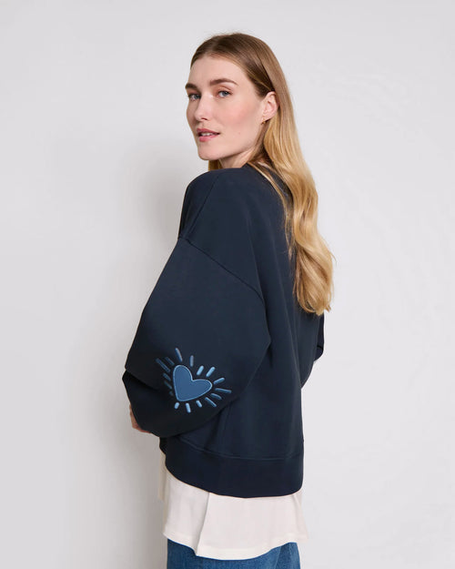 Le sweat Coeur solaire femme avec coudières en coton bio - bleu - émoi émoi   - 2 