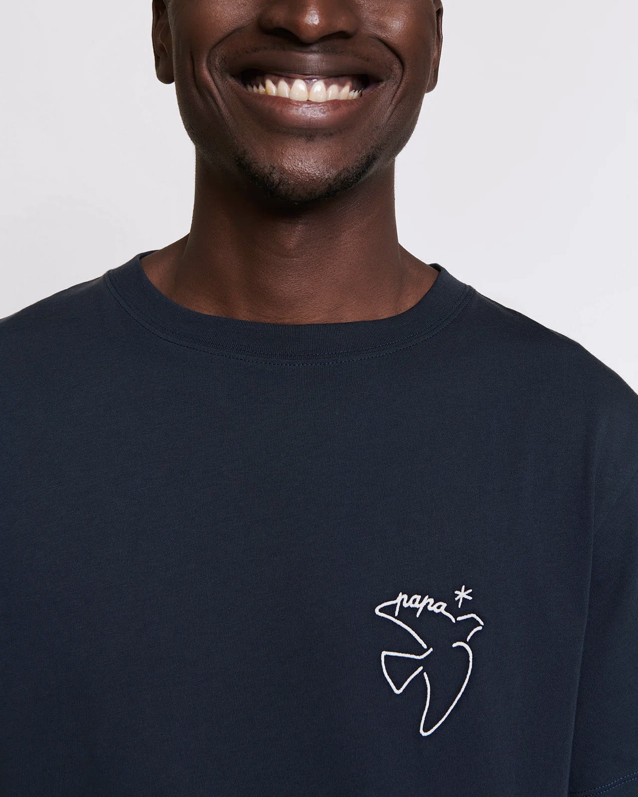 Le t-shirt brodé Papa bird en coton bio - charbon