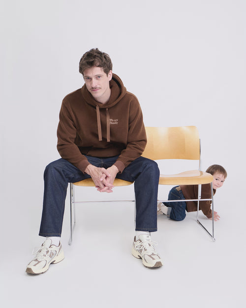 Le sweat We are family enfant en polaire recyclée - chocolat - émoi émoi   - 7 