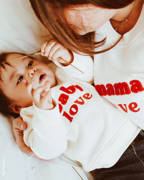 Le sweat brodé Baby love en coton bio - crème - émoi émoi   - 4 