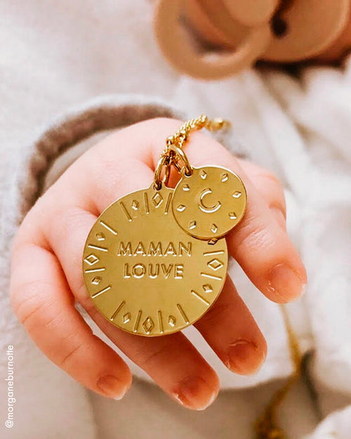 La médaille Maman louve - dorée à l'or fin 24 carats - 20mm - émoi émoi   - 4 