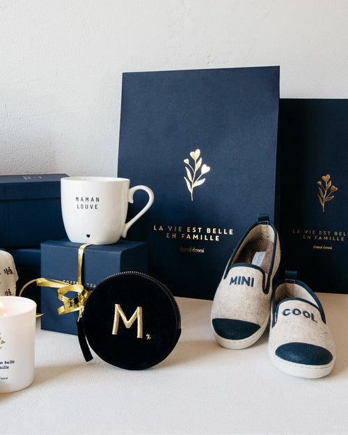 La petite pochette cadeau La vie est belle en famille fleurs cœurs - 22 x 33 cm - émoi émoi   - 4 