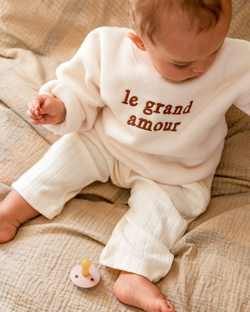 Le sweat enfant Le grand amour et le pantalon Lars crème - émoi émoi   - 2 