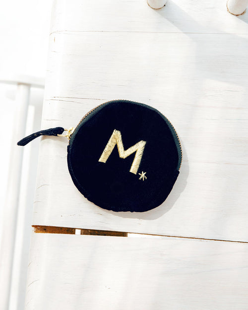 Le porte-monnaie Initiale en velours bleu nuit et broderie dorée - émoi émoi   - 4 