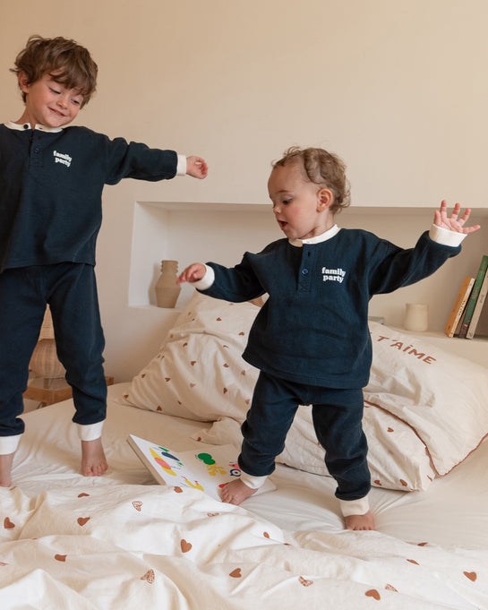 Le pyjama Family party enfant en coton bio nid d'abeille - charbon – émoi  émoi