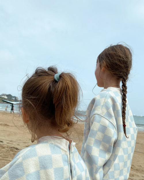 Le sweat Sam en polaire recyclée - damier bleu et crème - émoi émoi   - 2 