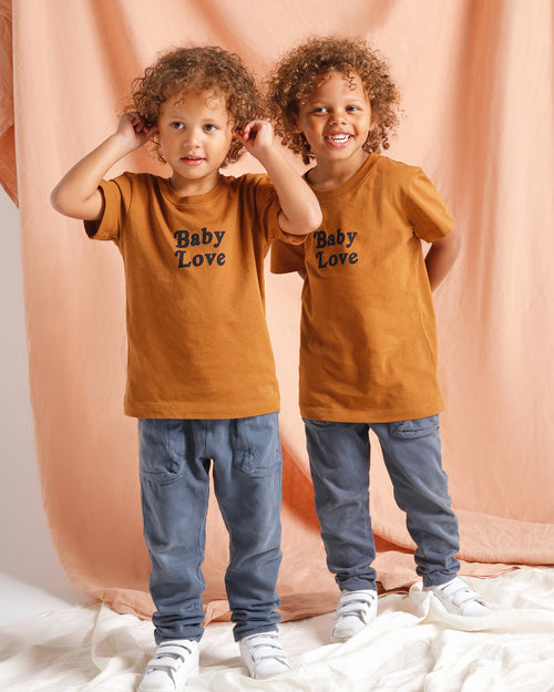 Le t-shirt Baby love en coton bio - caramel - émoi émoi   - 2 