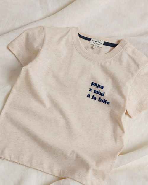 Le t-shirt Papa x mini à la folie enfant en coton bio - beige chiné - émoi émoi   - 1 