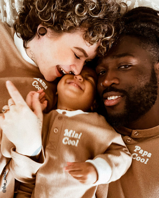 Le pyjama Family party bébé en coton bio nid d'abeille - charbon